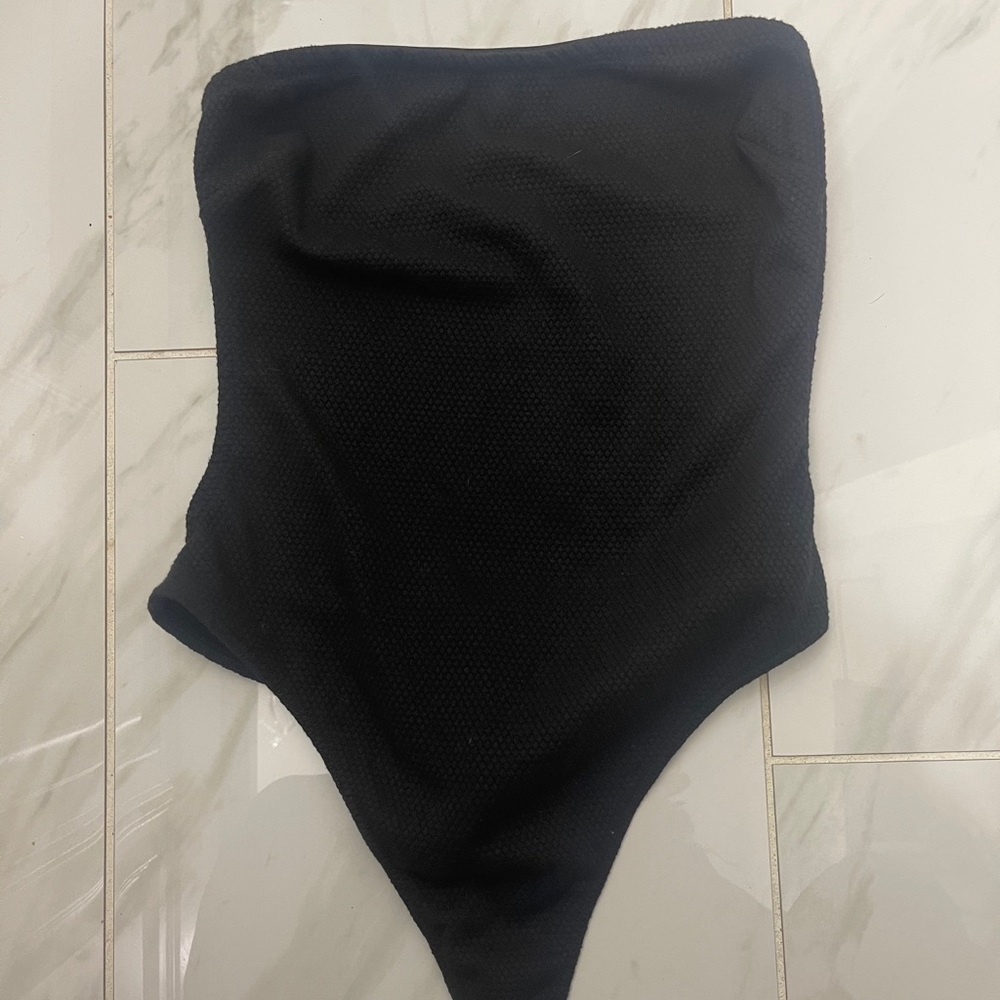 neverworn urbanoutfitters strapless black bodysuit